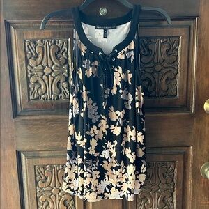 White House Black Market Black and Cream Floral Tank Top